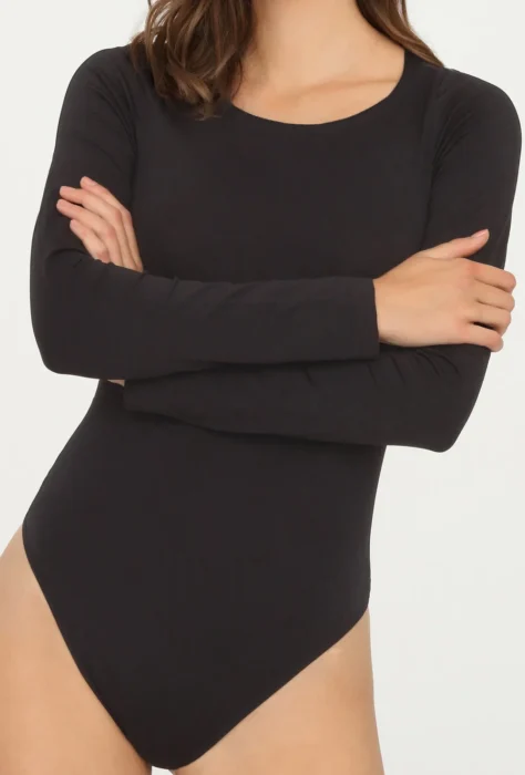 0045530s0s-black-body-bezszwowe-z-dlugim-rekawem-dekolt-zabudowany-l-ccff.1000x1478q85